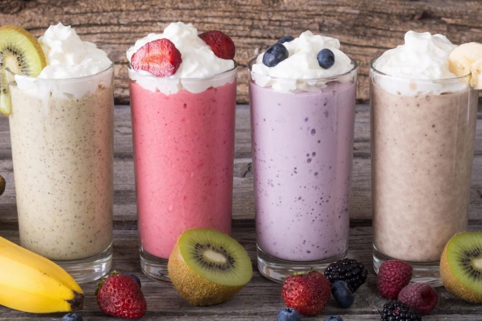 दुधात फळं टाकून का खाऊ नये, दुधासोबत फ्रुट्स खाल्ल्याने काय होतं? दुधात फळं टाकून का खाऊ नये, दुधासोबत फ्रुट्स खाल्ल्याने काय होतं?