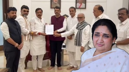 राष्ट्रवादीचे नेते मुख्यमंत्री फडणवीस यांच्या भेटीला राष्ट्रवादीचे नेते मुख्यमंत्री फडणवीस यांच्या भेटीला