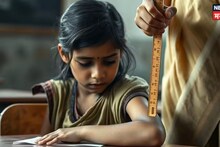 Nashik Crime : नाशकात 9 वर्षाच्या विद्यार्थिनीवर शिक्षकाचा वारंवार अत्याचार, तब्बल 8 महिने दिल्या नरक यातना, आजीला संशय आला अन्...