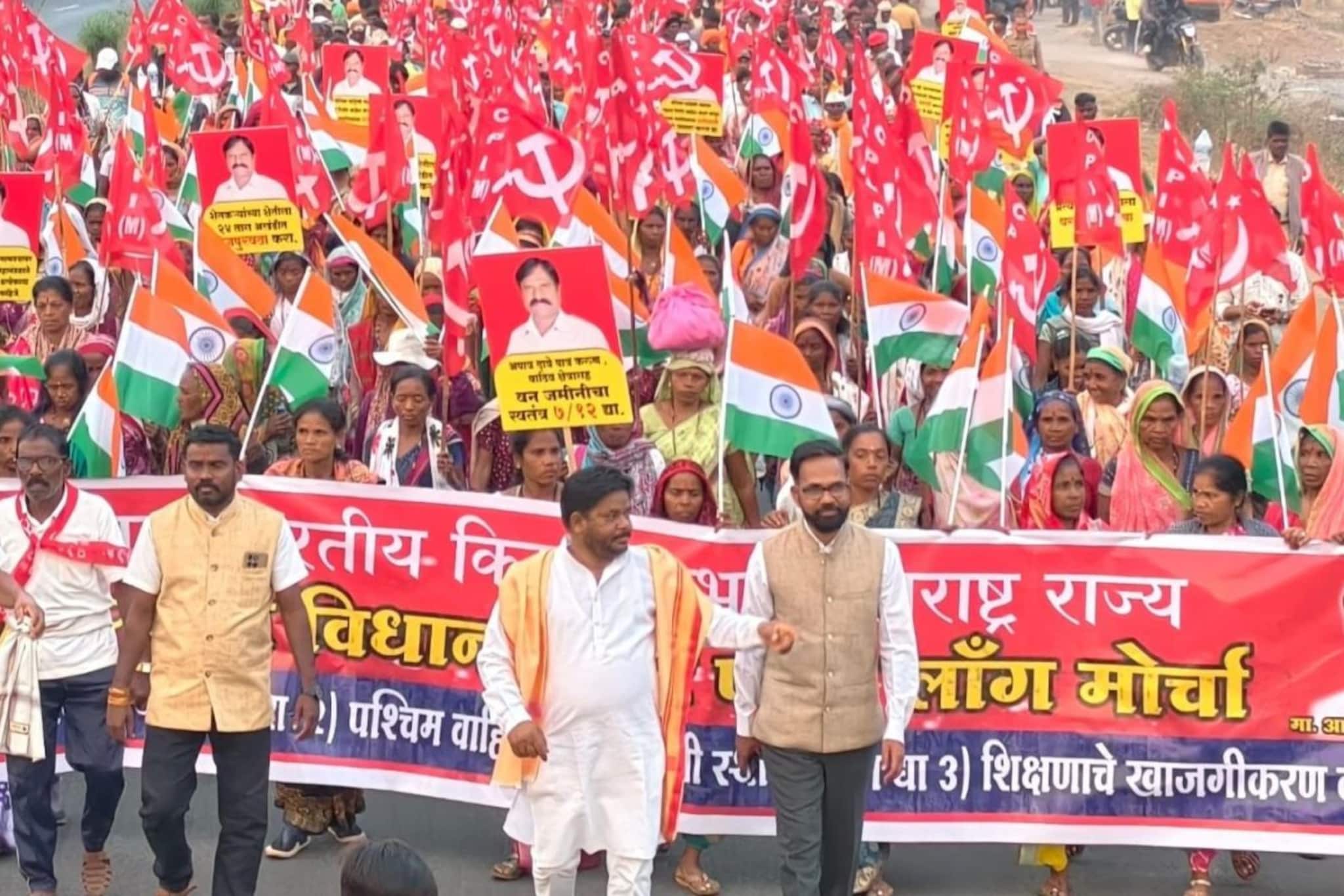 Nashik News: लाल वादळ धडकलं मुंबईच्या वेशीवर, व्यापला नाशिक मुबंई महामार्ग