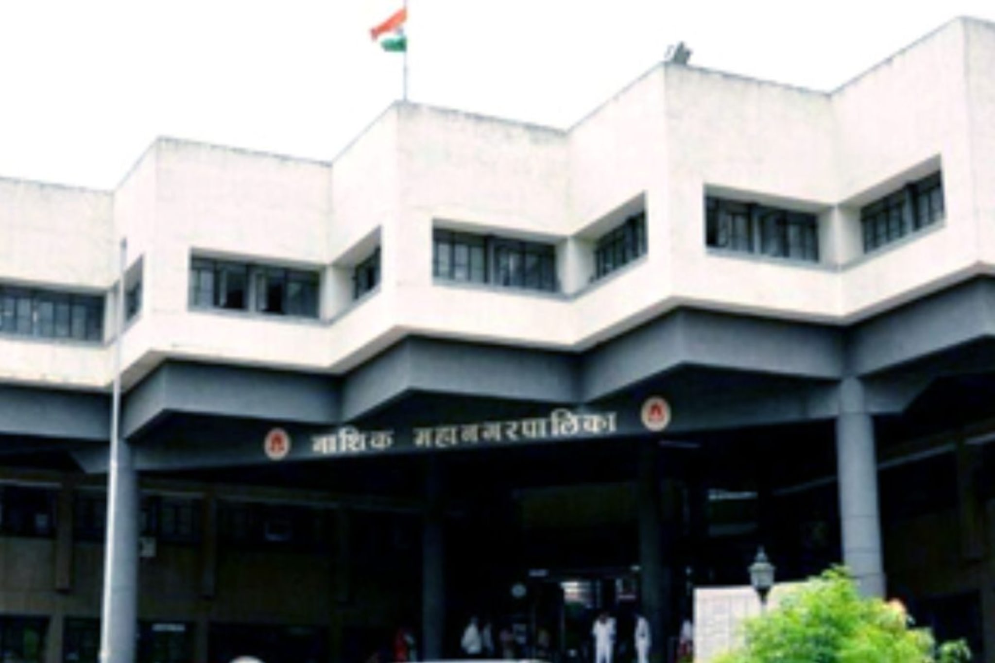 उपऱ्यांना उमेदवारी, निष्ठावंत गेले घरी,नाशिकमध्ये भाजपला नाराजी महागात पडणार?