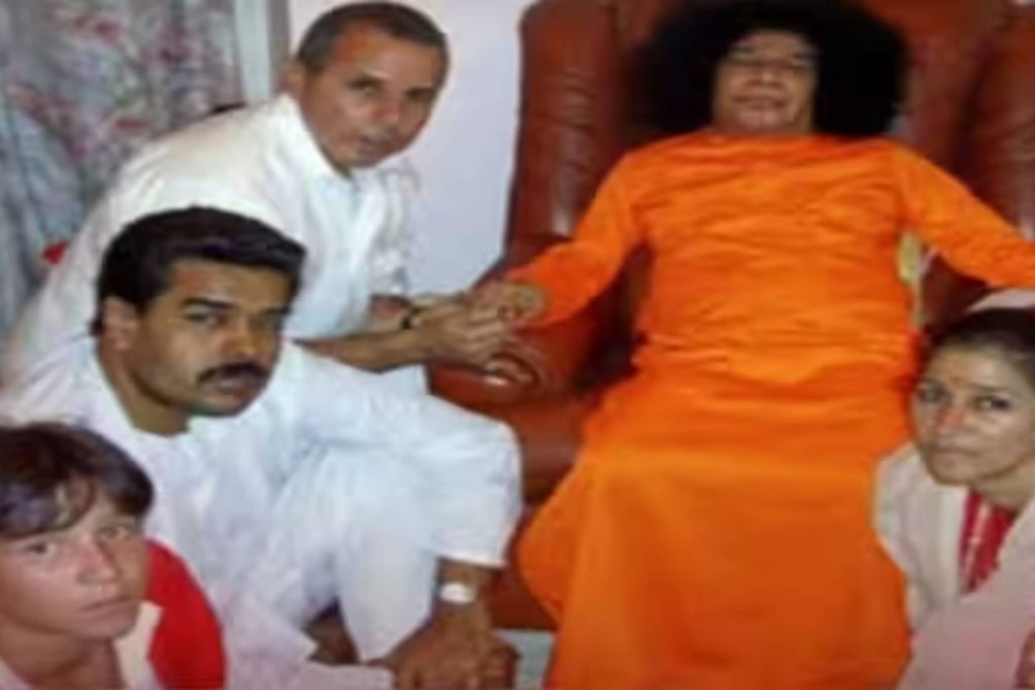 राष्ट्राध्यक्ष मादुरोंचे सत्य साई बाबांशी डायरेक्ट कनेक्शन, अटकेआधी दिले निवेदन