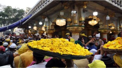 700-Year Tradition: Nizamuddin Dargah Celebrates Vasant Panchami with Sufi Harmony