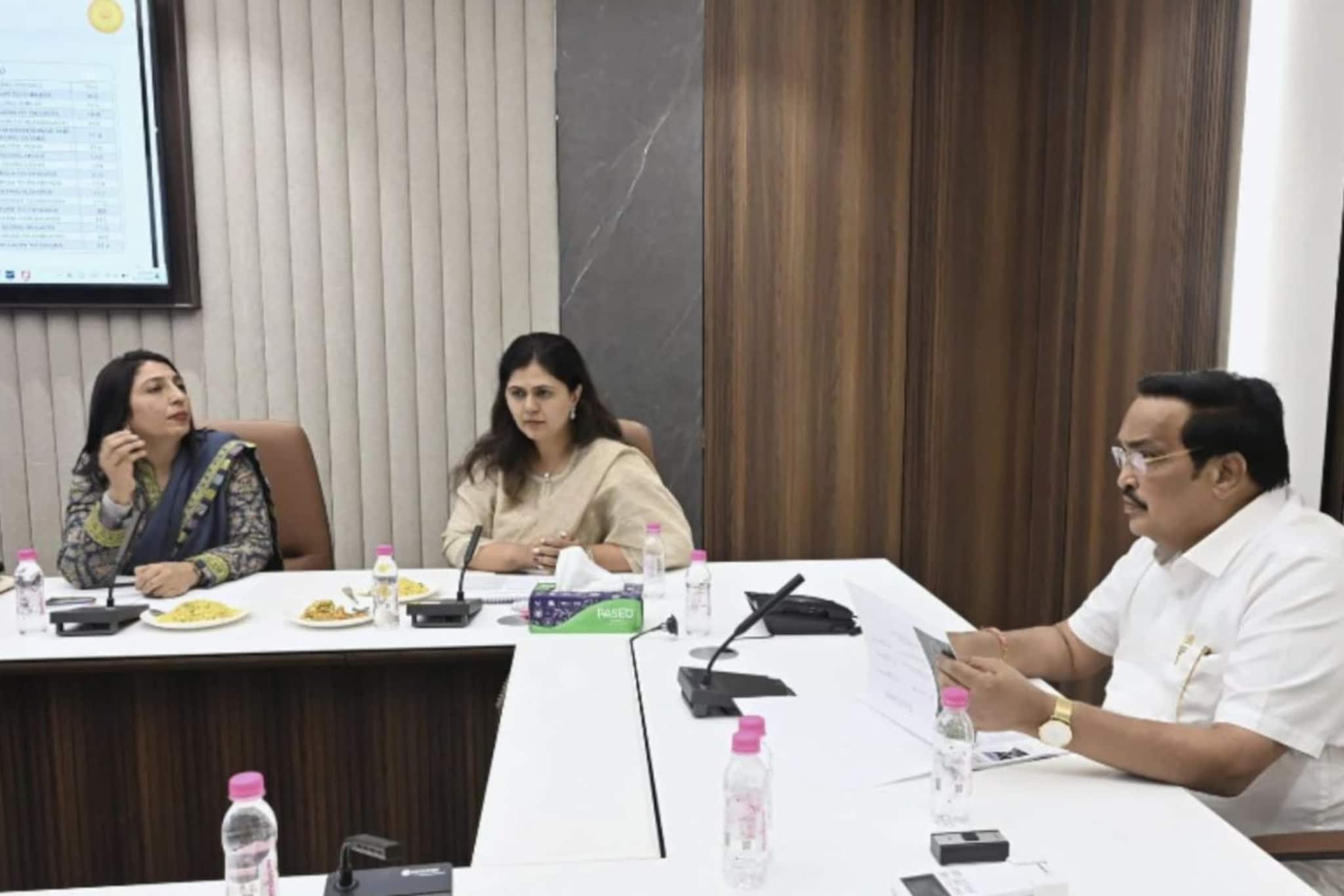 नदी पुनरुज्जीवनासाठी महाराष्ट्राचे मोठे पाऊल, पंकजा मुंडे यांनी केले सादरीकरण