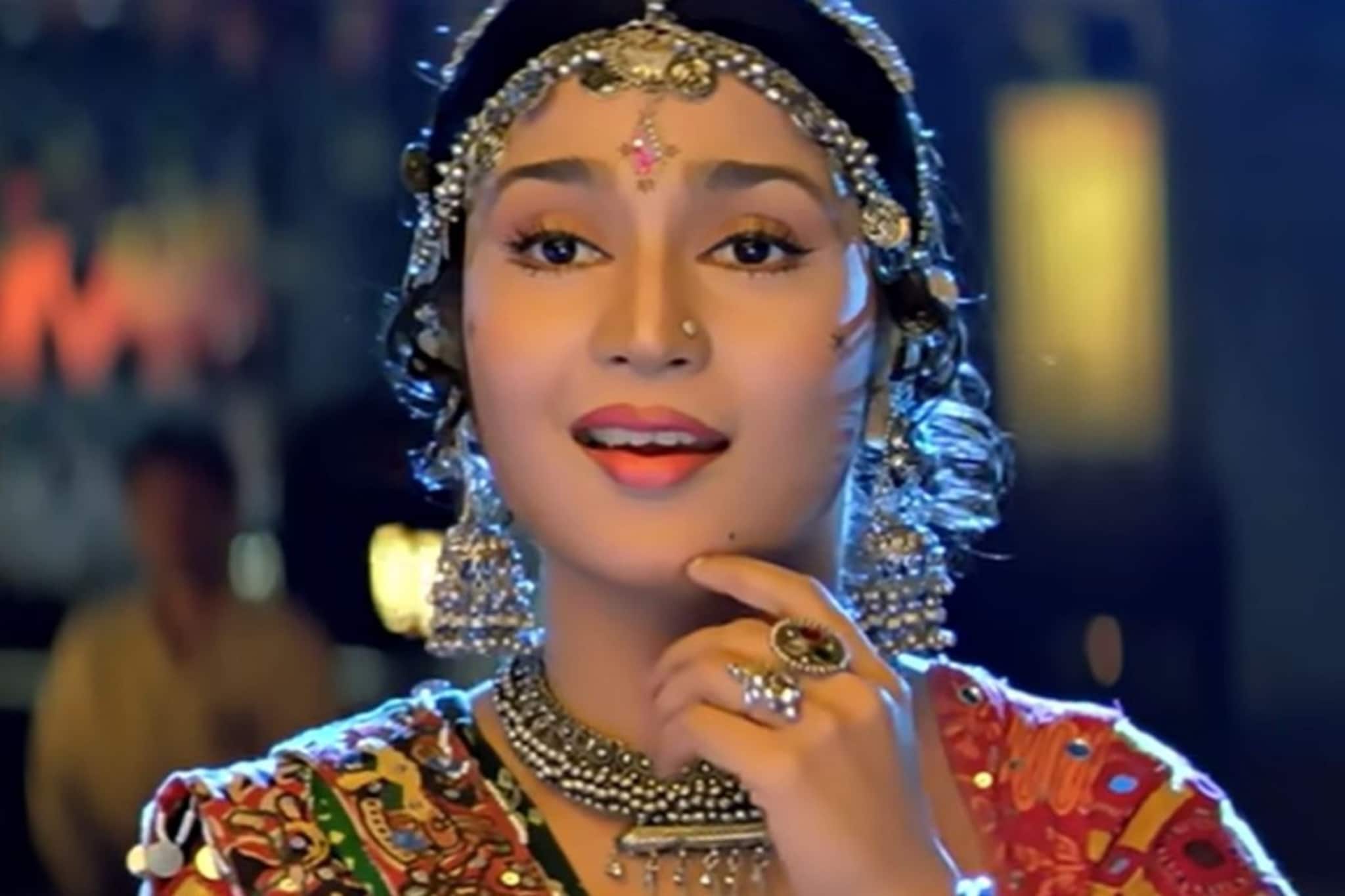 'परदेसी परदेसी जाना नहीं' म्हणणारी ही 'राजा हिंदुस्तानी'ची हिरोईन कुठे गेली?