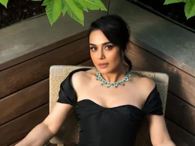 बॉलिवूड अभिनेत्री प्रीती झिंटा आपल्या अभिनय, सौंदर्य आणि निखळ हास्यामुळे नव्हे तर वैयक्तिक आयुष्यामुळे नेहमी चर्चेत असते. प्रीती झिंटा आज इंडस्ट्रीपासून दूर असून संसारात रमली असली तरी एकेकाळी बी-टाउनमध्ये तिच्या अफेअरच्या चर्चा रंगायच्या. बॉलिवूड अभिनेत्री प्रीती झिंटा आपल्या अभिनय, सौंदर्य आणि निखळ हास्यामुळे नव्हे तर वैयक्तिक आयुष्यामुळे नेहमी चर्चेत असते. प्रीती झिंटा आज इंडस्ट्रीपासून दूर असून संसारात रमली असली तरी एकेकाळी बी-टाउनमध्ये तिच्या अफेअरच्या चर्चा रंगायच्या.