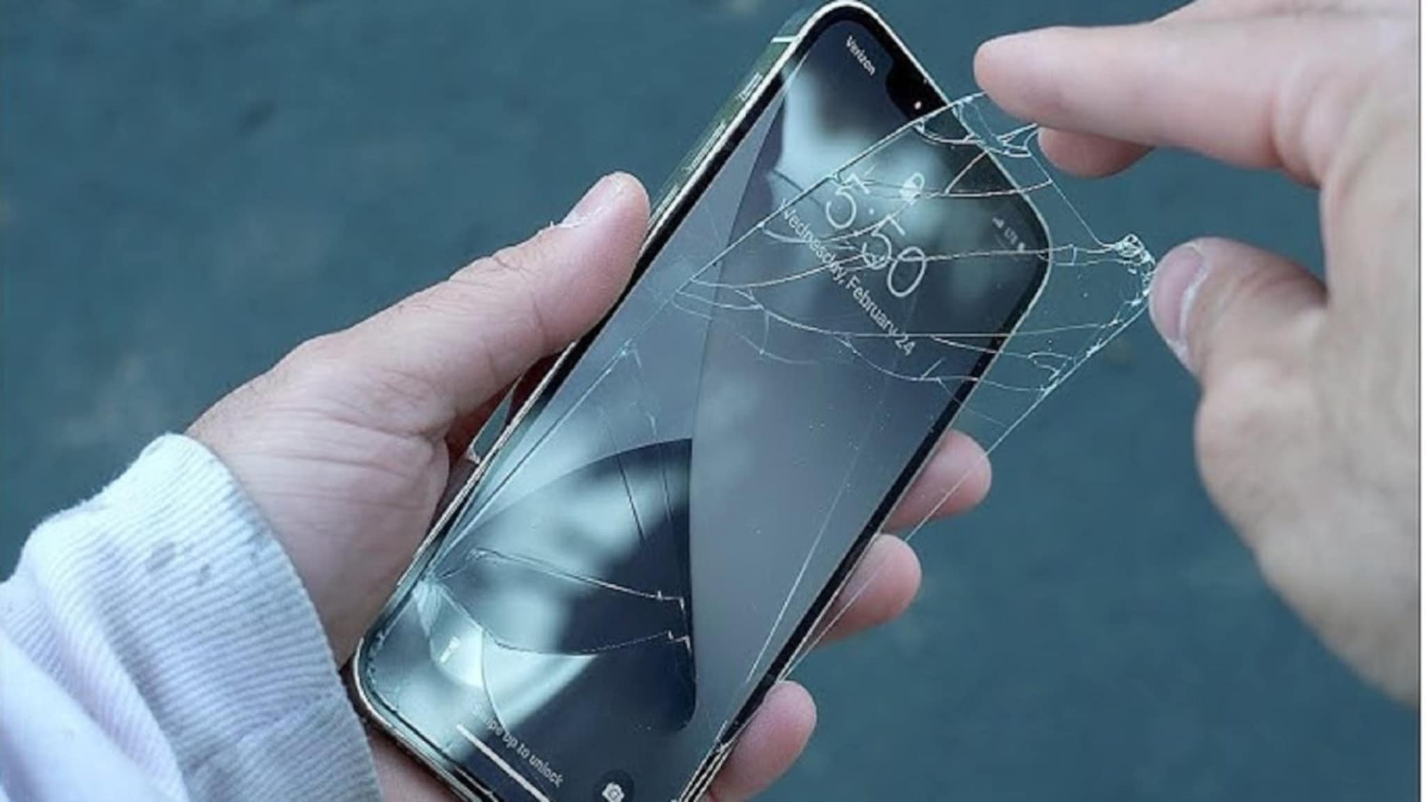 प्रायव्हसी टेम्पर्ड ग्लास लावणं पडू शकतं महागात! फायदा नाही तर होतात मोठे नुकसान