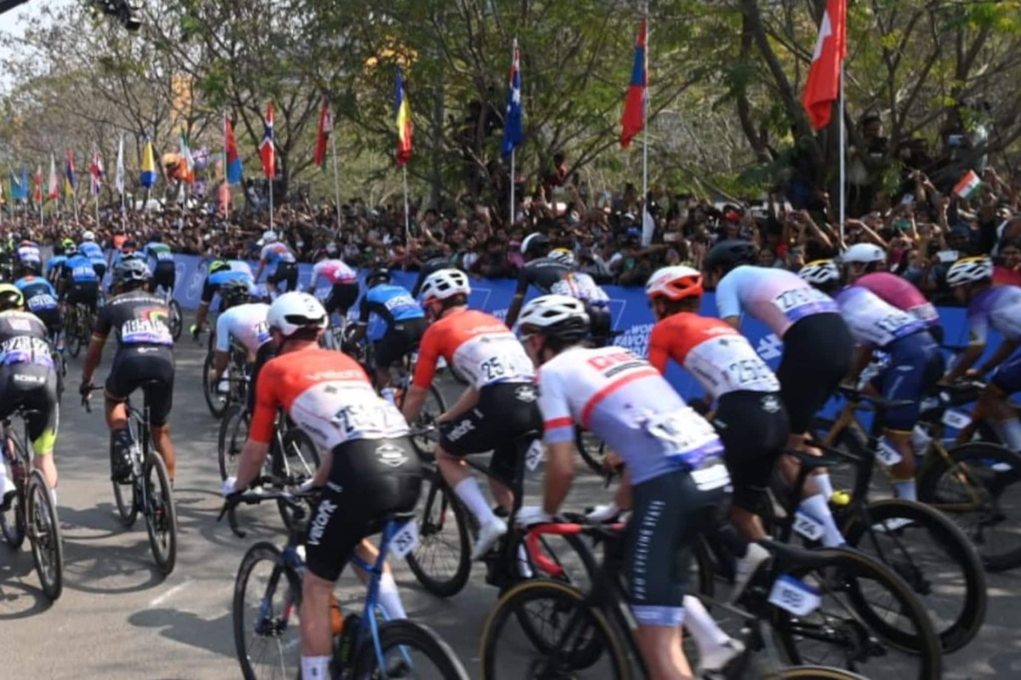 पुण्याच्या सायकल टूरमध्ये भीषण अपघात, 50 सायकलस्वार एकमेकांवर आदळले