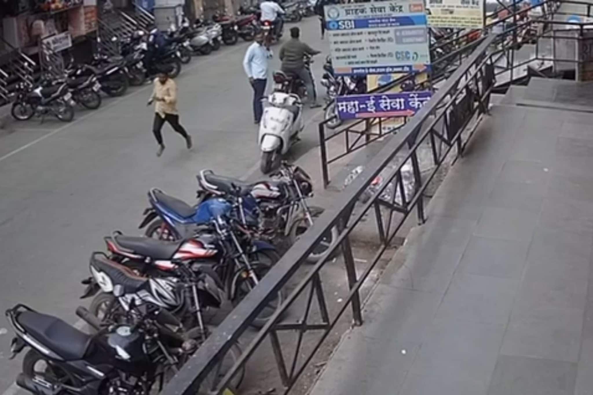 दौंडमध्ये राडा, शरद पवारांच्या पराभूत उमेदवाराला पाठलाग करत मारहाण