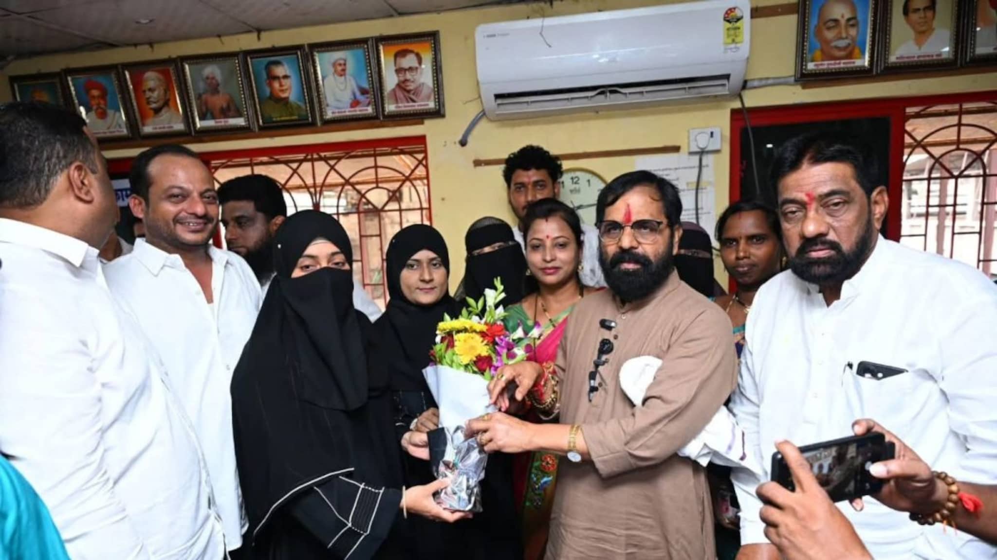 रायगडमध्ये शिवसेनेला मोठा धक्का, कोलांटउडी मारणं अंगलट, ते ७ नगरसेवक अपात्र!