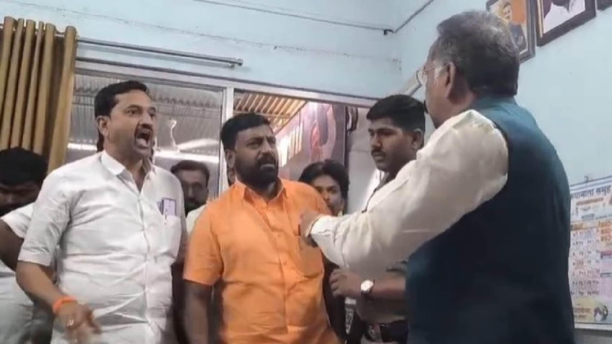 निष्ठावंतांना तिकीटं का नाही? राजन साळवींना शिवसैनिकांचा घेराव,धाराशिवमध्ये राडा