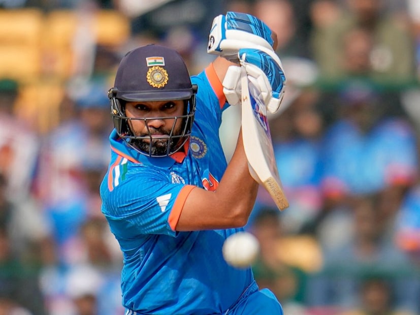 प्रजासत्ताक दिनाच्या पूर्वसंध्येला केंद्र सरकारकडून पद्म पुरस्कारांची घोषणा करण्यात आली आहे. टीम इंडियाचा माजी कर्णधार रोहित शर्मा आणि महिला टीमची कर्णधार हरमनप्रीत कौर यांना पद्म पुरस्काराने सन्मानित करण्यात आलं आहे. प्रजासत्ताक दिनाच्या पूर्वसंध्येला केंद्र सरकारकडून पद्म पुरस्कारांची घोषणा करण्यात आली आहे. टीम इंडियाचा माजी कर्णधार रोहित शर्मा आणि महिला टीमची कर्णधार हरमनप्रीत कौर यांना पद्म पुरस्काराने सन्मानित करण्यात आलं आहे.