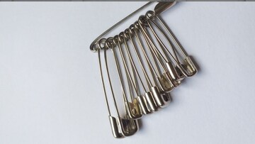 Safety Pin : सेफ्टी पिनला हा होल का असतो? आहे मोठा कामाचा, अनेकांना माहिती नाही
