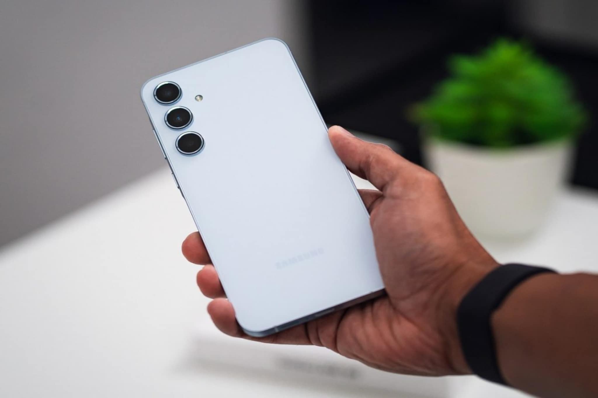 फक्त 24 हजारांत मिळतोय 40 हजार रुपयांचा सॅमसंग फोन! अ‍ॅमेझॉनवर बंपर सूट