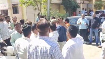 सांगली चुनाव: NCP गुटों में पैसे बांटने के आरोप पर झड़प, MLA पर गालीगलौज का आरोप.