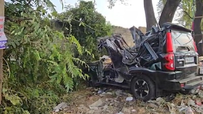 One Dead, Three Injured as Speeding Scorpio Crashes on Pune-Solapur Highway