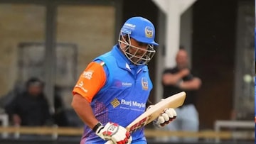 41 वर्षाच्या खेळाडूची वादळी खेळी, 24 बॉलमध्ये गोलंदाजांची पिसं काढली, 200 च्या स 41 वर्षाच्या खेळाडूची वादळी खेळी, 24 बॉलमध्ये गोलंदाजांची पिसं काढली, 200 च्या स