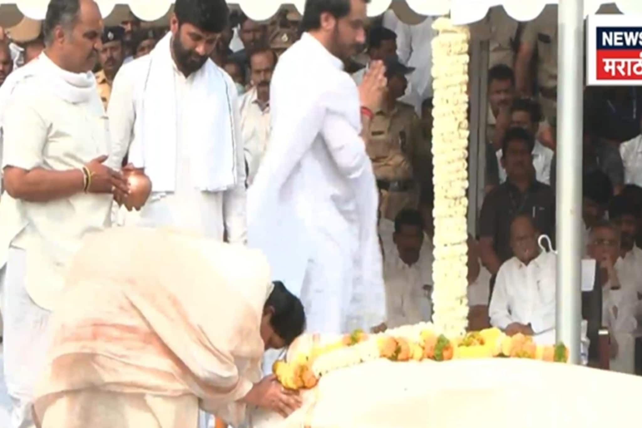 हातातला हात सुटला, कुंकवाचा धनी गेला! सुप्रिया ताईंनी सावरलं, Emotional Photo