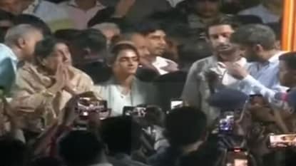 सुनेत्रा पवार-पार्थ पवार-जय पवार सुनेत्रा पवार-पार्थ पवार-जय पवार