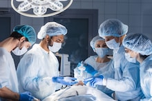 Beed: गंभीर आजार, पतीने साथ सोडली, पण तिच्यासाठी ‘देवदूत’ धावला, काय केलं?