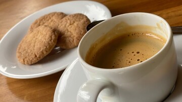 चहासोबत बिस्कीट का खाऊ नये; चहा-बिस्कीट खाण्याचा परिणाम काय?