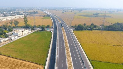 Mumbai Ahmedabad Expressway: गुजरात- मुंबई वाहतूक रोखली? नेमकं कारण काय