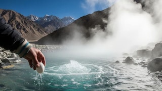 भारतातील एकमेव गाव जिथे आहे गरम पाण्याची नदी