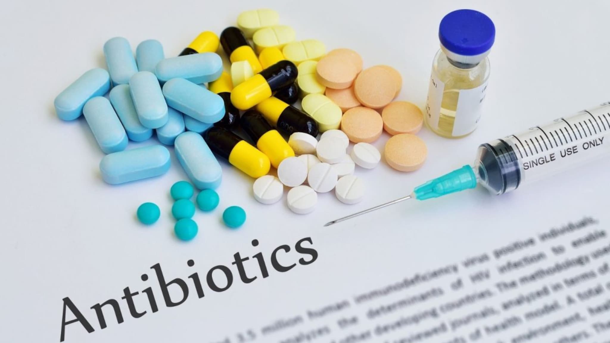 Antibiotic Overuse : तुम्हीही सतत अँटीबायोटिक घेताय? वेळीच व्हा सावध! डॉक्टरांच्या सल्ल्यानेच घ्या 'ही' औषधे