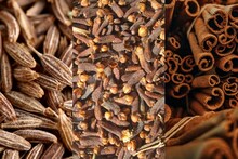 Weight loss drink : स्वयंपाकघरातल्या मसाल्यांनी करा वजन कमी, घरी बनवता येईल वेट लॉस ड्रिंक