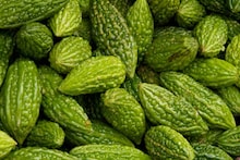 Bitter Gourd : कडू कारल्याचे आरोग्यदायी गुण, शरीराच्या विविध समस्यांवर आहे गुणकारी