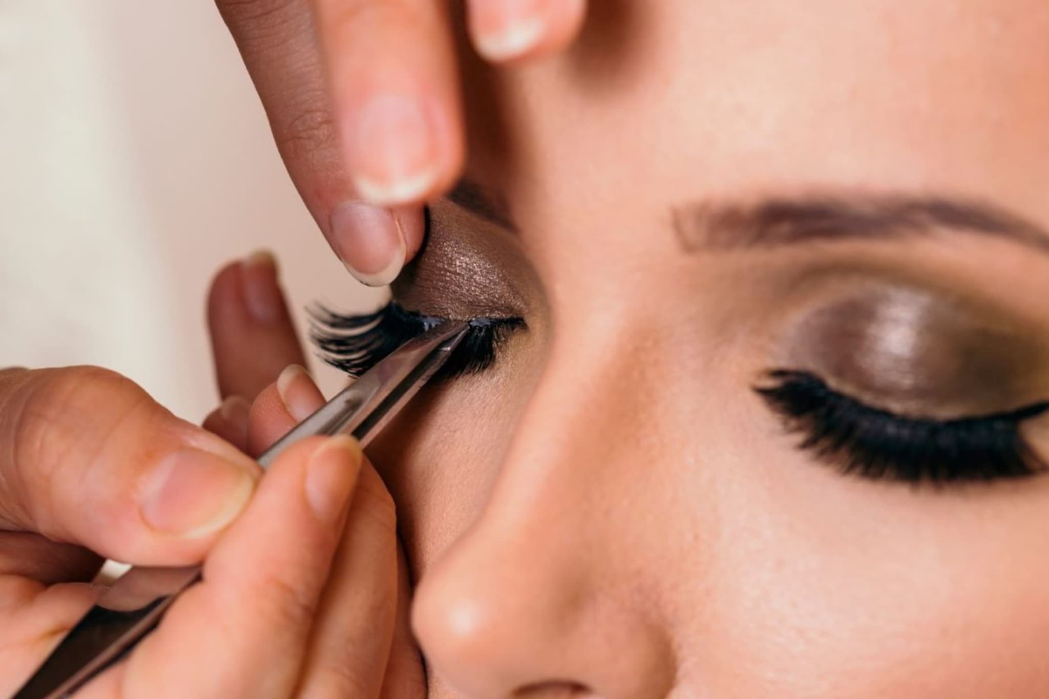 Make Up : रोज मेकअप केल्यानं त्वचा खराब होते का ? वाचा खास स्किन केअर टिप्स