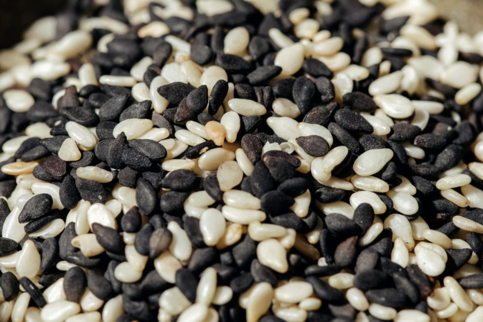 Sesame Seeds : छोट्या तीळांची मोठी जादू, वाचा तीळ खाण्याचे जबरदस्त फायदे