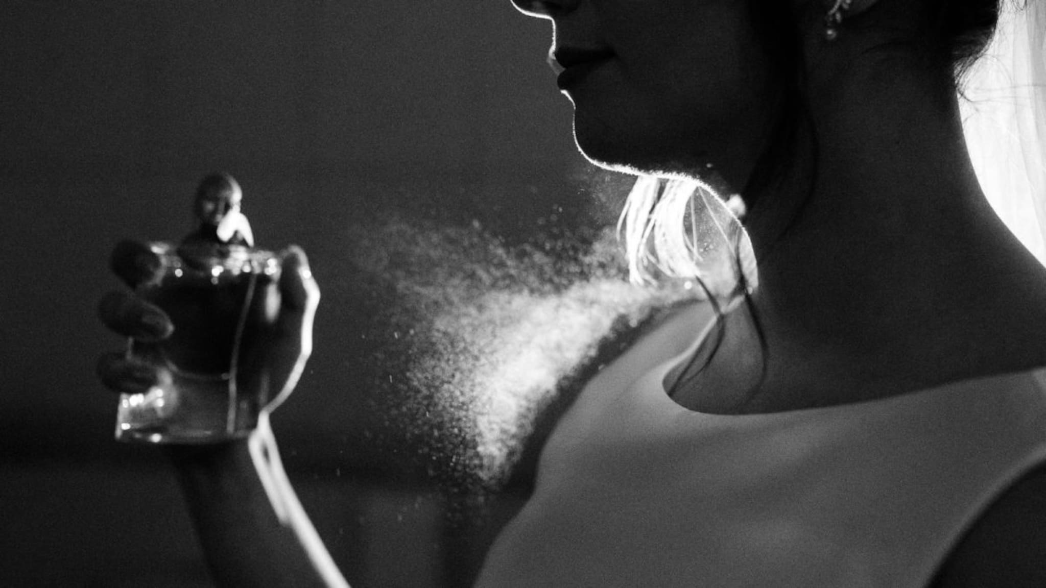 Perfume : मानेवर परफ्युम स्प्रे का नाही करायचं ? त्वचेच्या, हार्मोनल समस्या होतील सुरु, वाचा सविस्तर माहिती