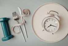 Discipline : रात्री उशिरापर्यंत जागणं आणि जंक फूड खाणं थांबवा, निरोगी जीवनासाठी शिस्त का आवश्यक ? जाणून घ्या आयुष मंत्रालयानं सांगितलेलं महत्त्व