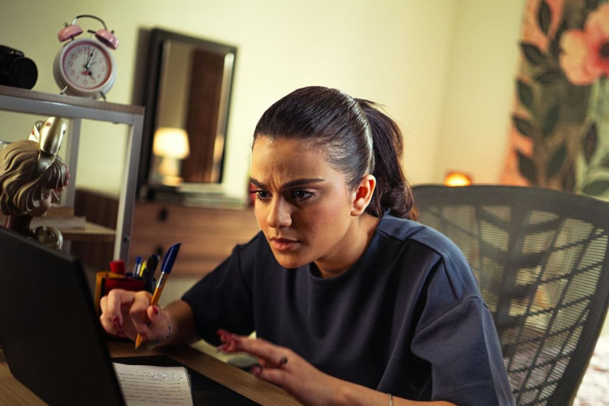 Health Care : टेक नेक सिंड्रोम म्हणजे काय ? काय आहेत लक्षणं, कारणं, उपचार