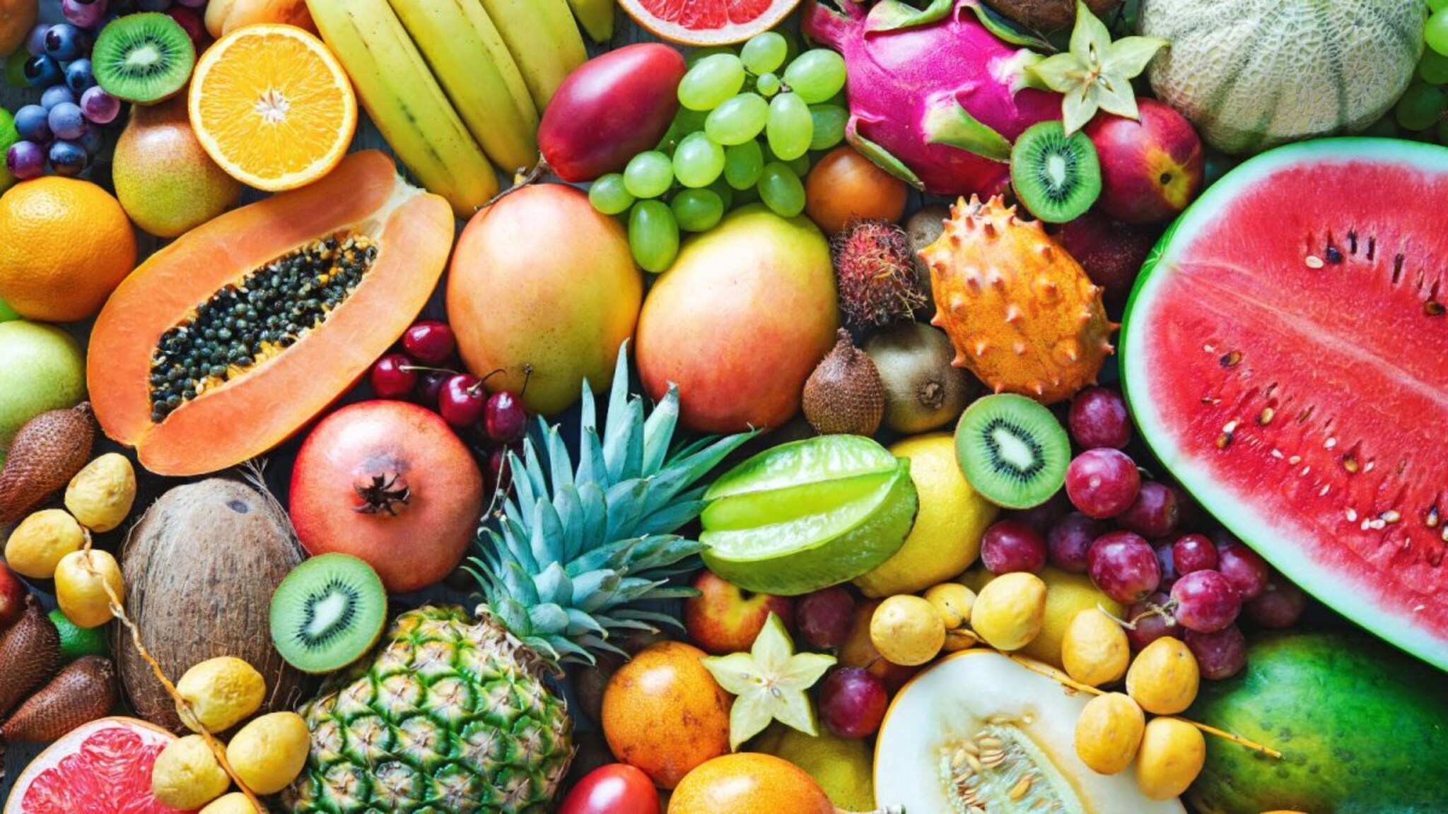 Fruits : महागड्या फेशिअलपेक्षा फलाहार करा, नैसर्गिक उपायानं उजळून येईल चेहरा
