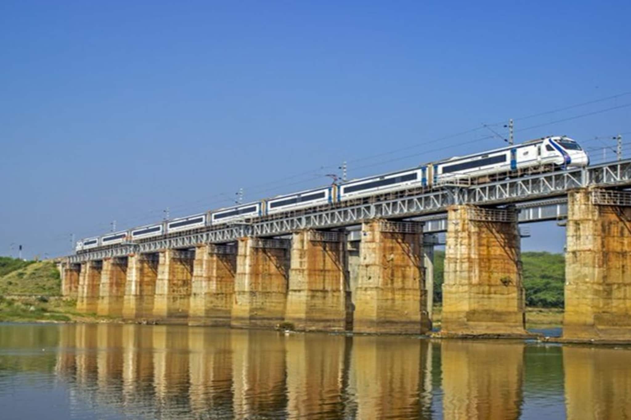 250 किमीचा वेग अन् विमानासारखा प्रवास, बुलेट ट्रेनला विसराल असा रेल्वेचा नवा प्ल