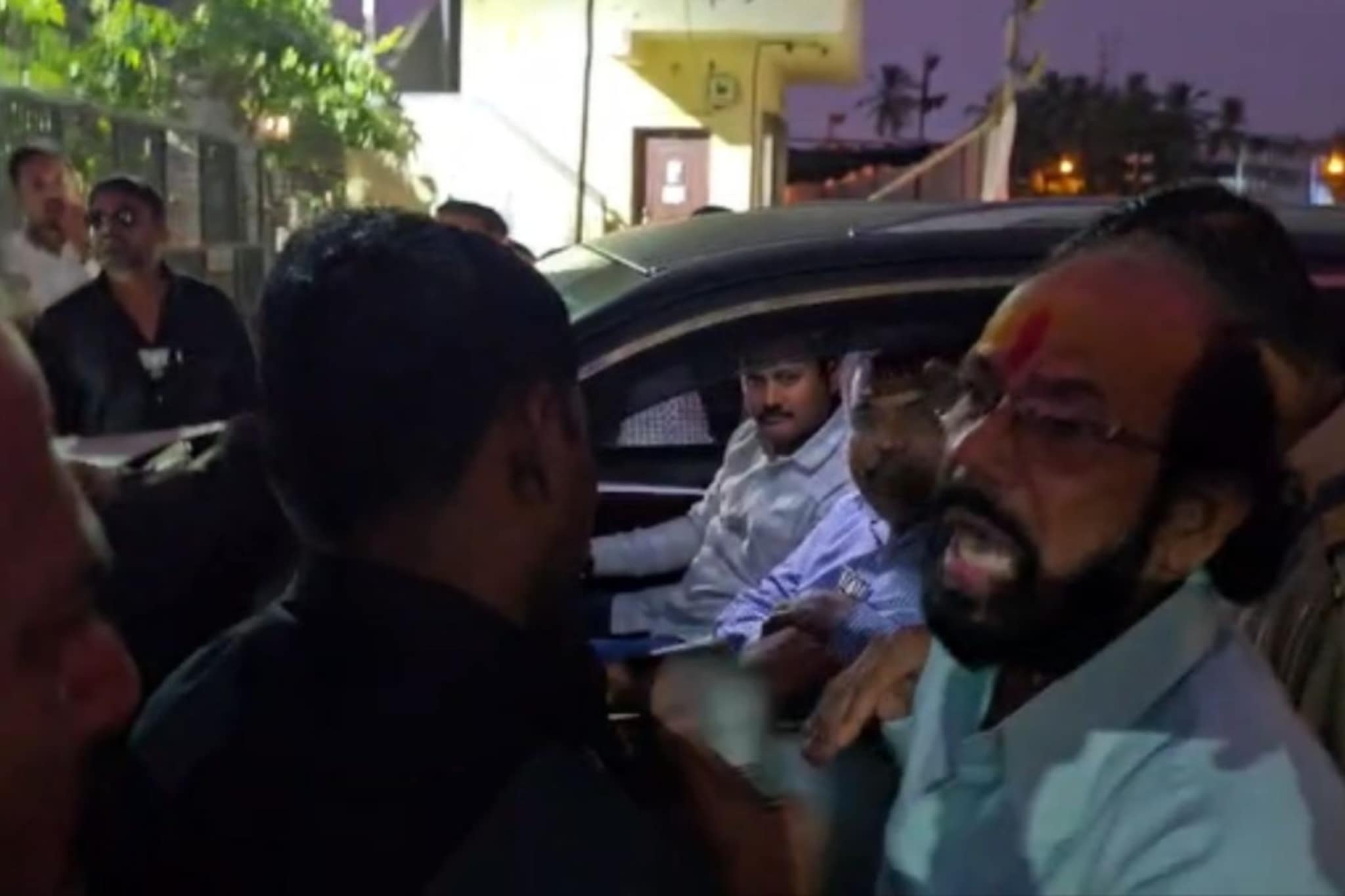 निष्ठावंतांना डावललं,चाळ माफियांना तिकीट,रविंद्र चव्हाणांसमोर ज्येष्ठ भाजप नेत्य