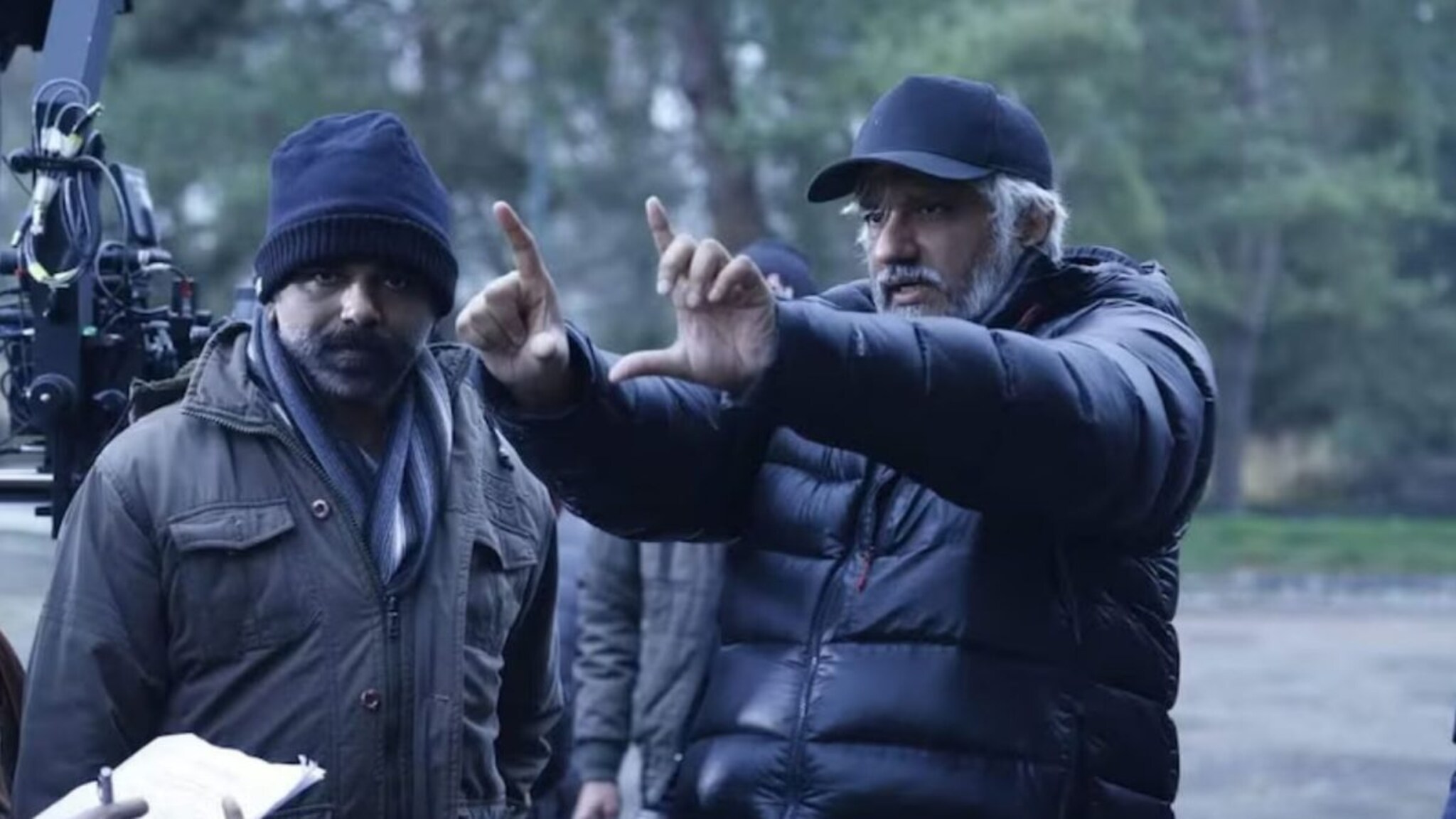 आधीच पत्नीसह जेलमध्ये असलेल्या बड्या दिग्दर्शकावर आणखी एक FIR; आता मुलगीही अडकली