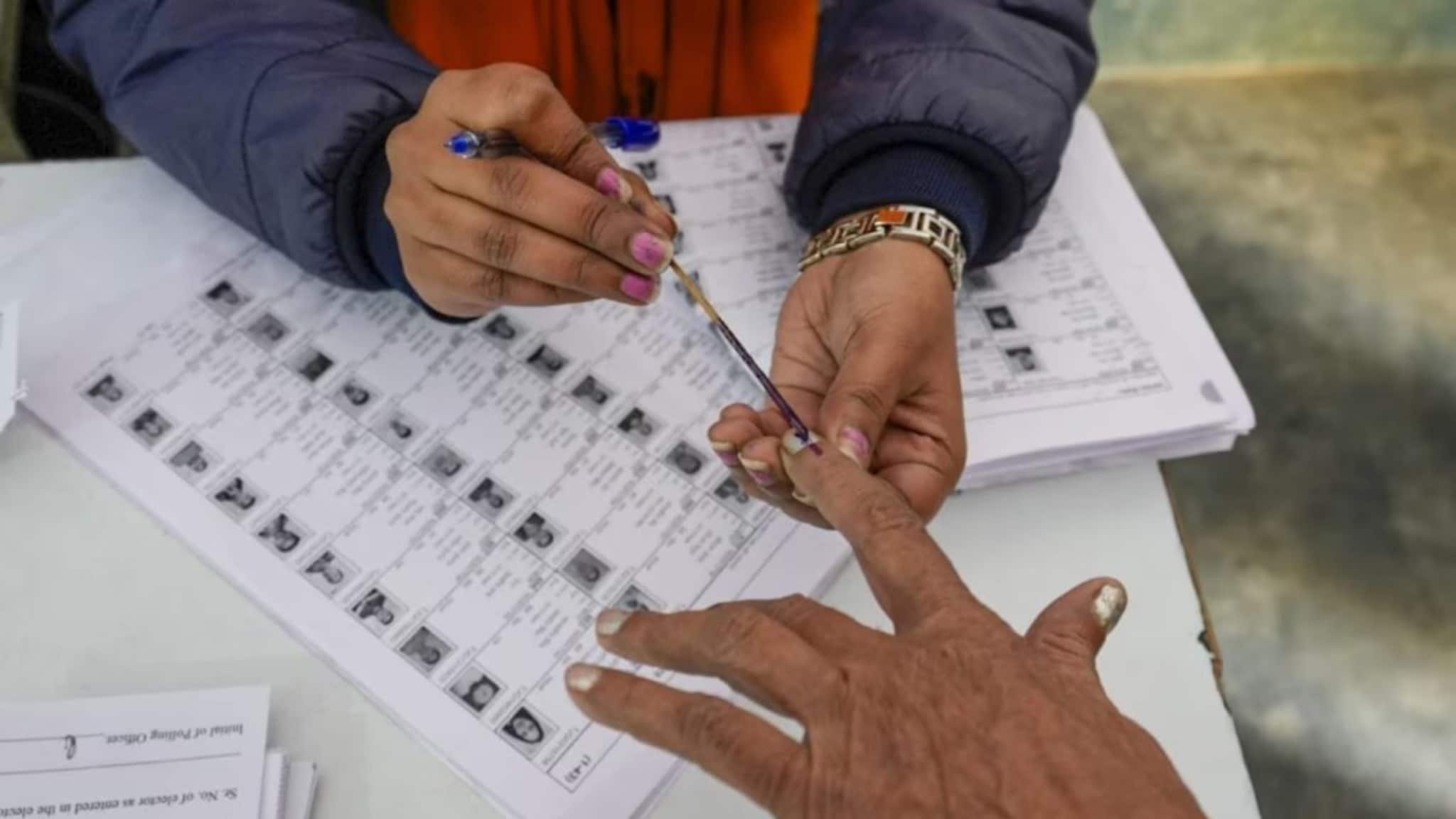 महापालिकेत मतदानाचा टक्का घसरला, कोणाचे टेन्शन वाढले? निकालात मोठा ट्विस्ट येणार