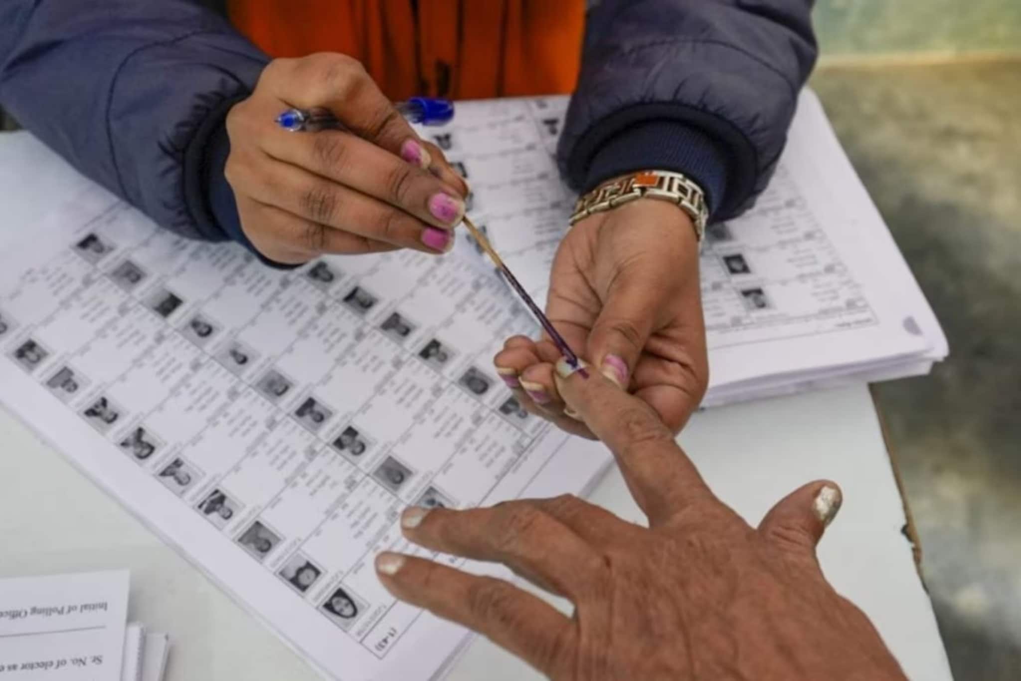 महापालिकेत मतदानाचा टक्का घसरला, कोणाचे टेन्शन वाढले? निकालात मोठा ट्विस्ट येणार