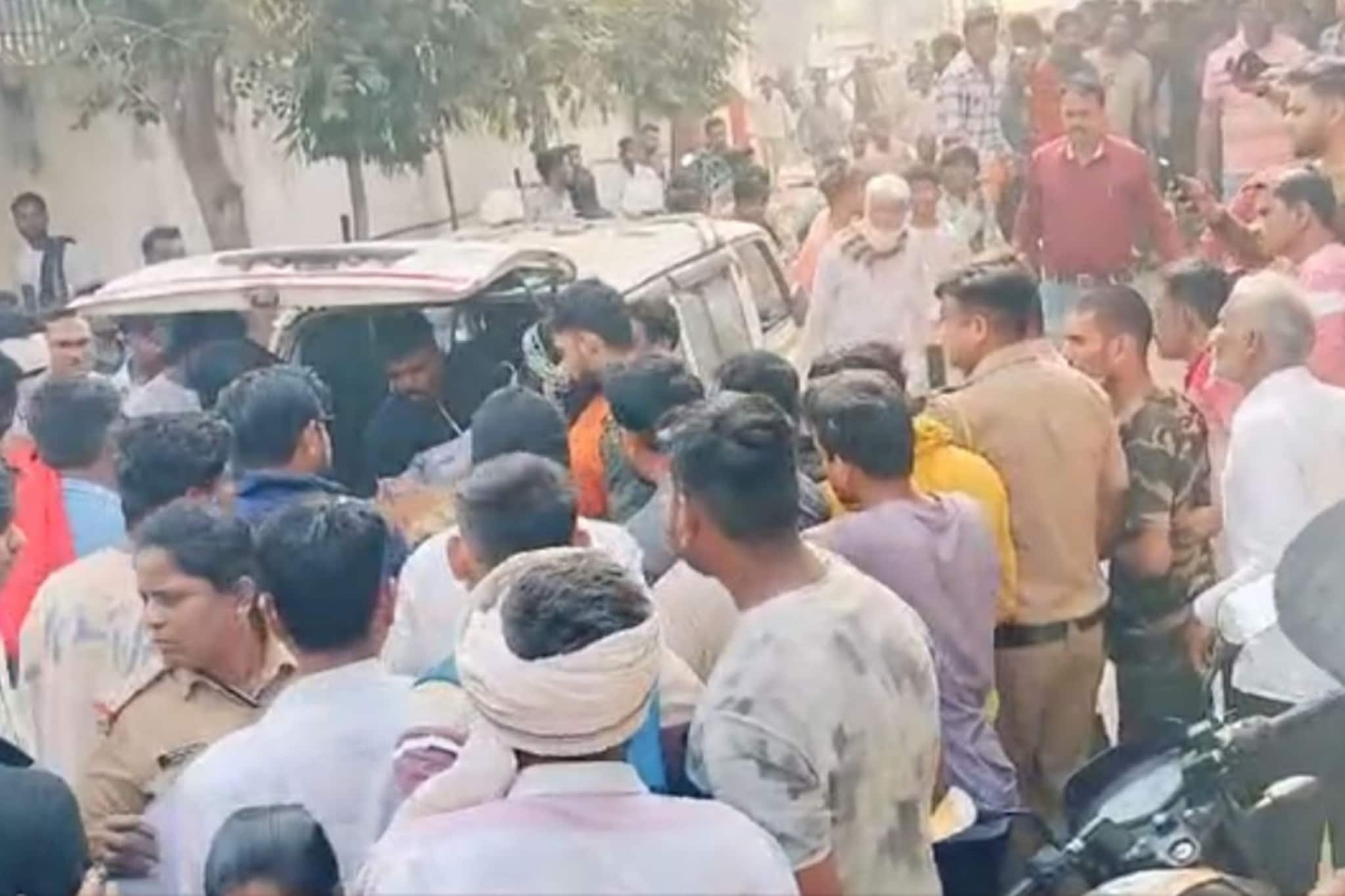 वर्ध्याच्या आर्वीत मनोरुग्णाचा थरार, भाजी मार्केटमध्ये दोन शेतकऱ्यांची हत्या