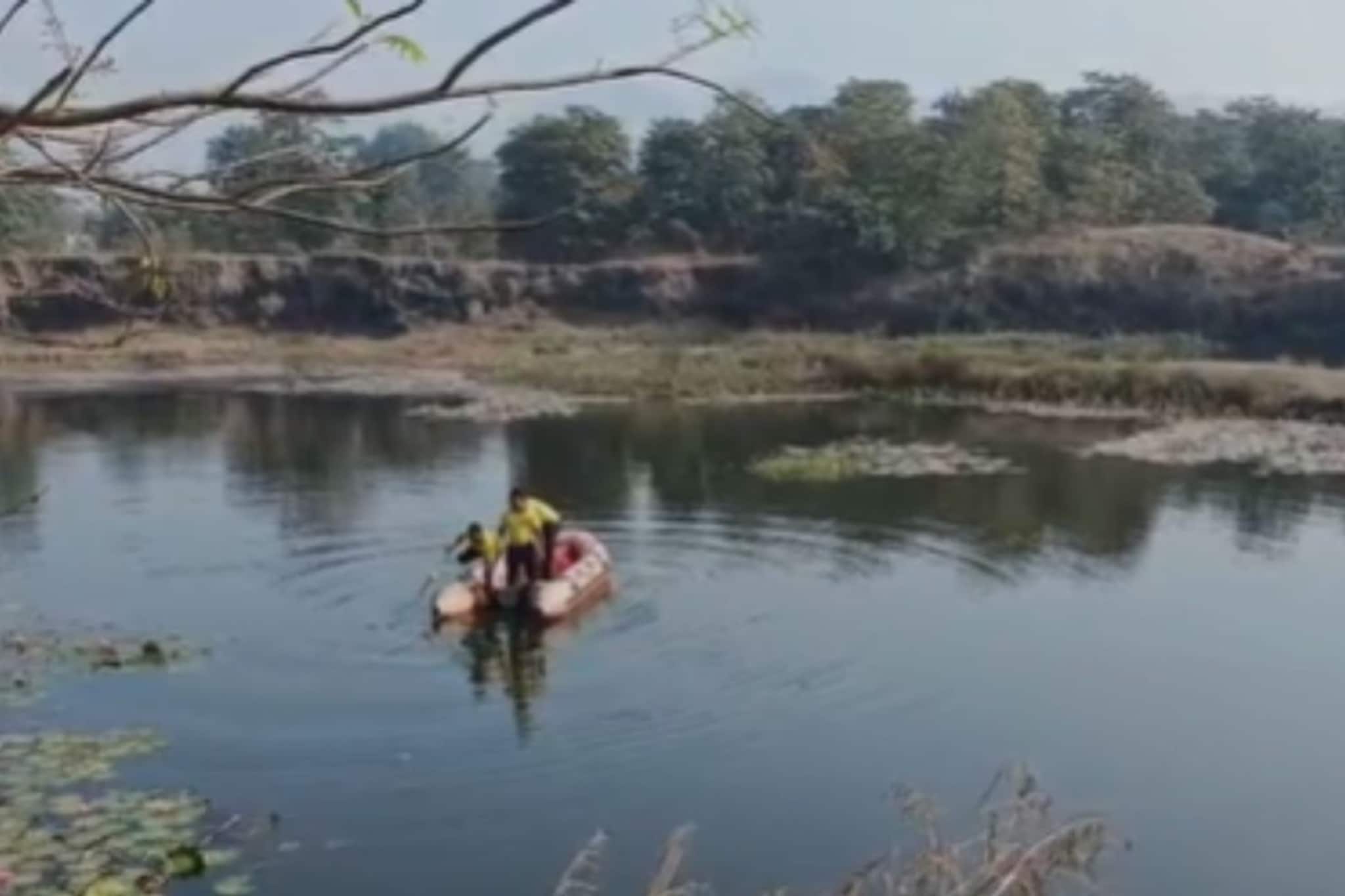 मुंबईहून सुट्टी एन्जॉय करायला गेले पालघरला, पोहायला उतरला अन् काळाने गाठलं