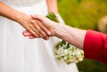 70 लोकांना लग्नाचं आमंत्रण दिलं आणि आला फक्त एकच; नवरीबाईला राग अनावर, उचललं टोकाचं पाऊल