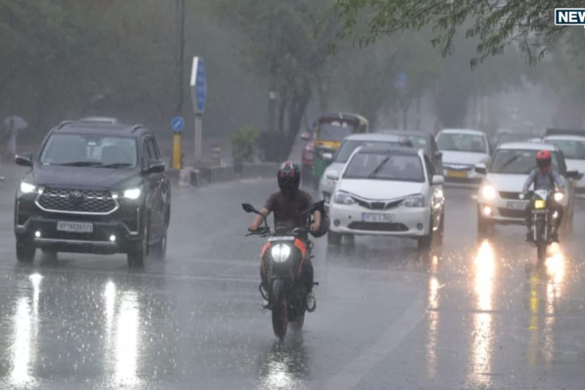 नववर्षाचं पहिलं सरप्राईज, मुंबईत पावसाची धुव्वादार बॅटींग, मुंबईकरांची तारांबळ