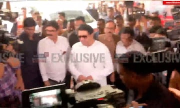 २० वर्षानंतर राज शिवसेना भवनात, ठाकरे गट-मनसे कार्यकर्ते भावूक, पाहा फोटो...