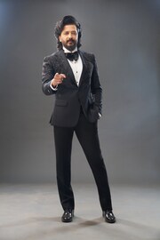 स्वतःच्या बॉडीचा माज..! ओमकार-विशालच्या मारामारीवर रितेश संतापला