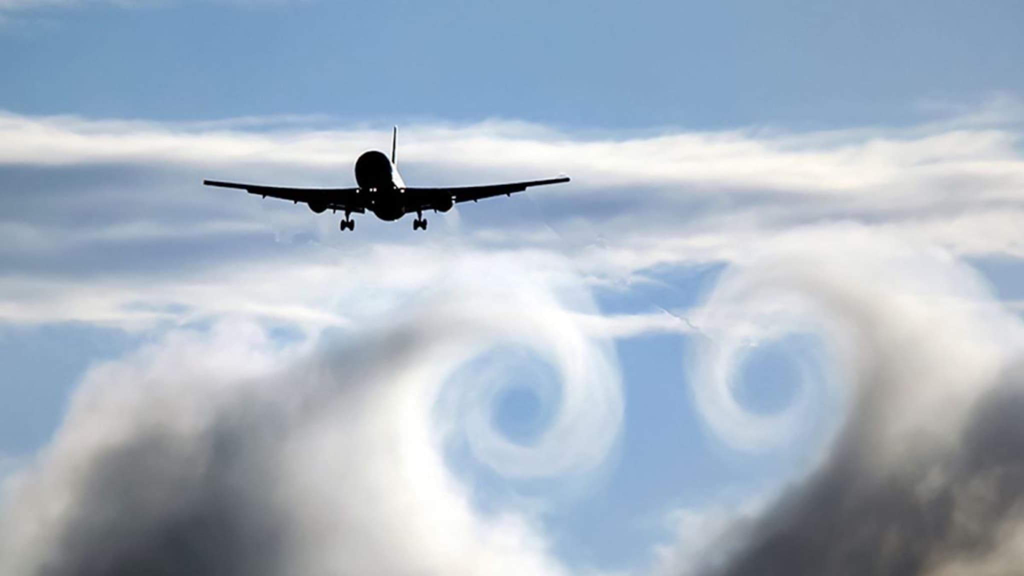 Airplain : विमानात टर्ब्युलन्स का जाणवतात? विमान हवेत कशाला धडकतं का? घाबरण्याचं कारण नाही, यामागे दडलंय 'हे' शास्त्रीय कारण