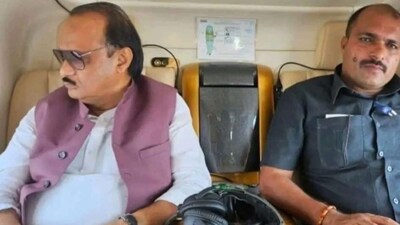 अजित पवार यांच्यासह मुंबई पीएसओ एचसी विदीप जाधव विमानात उपस्थित होते. विदीप जाधव हे मागील अनेक वर्षांपासून अजितदादांचे सुरक्षारक्षक म्हणून काम पाहत होते. 