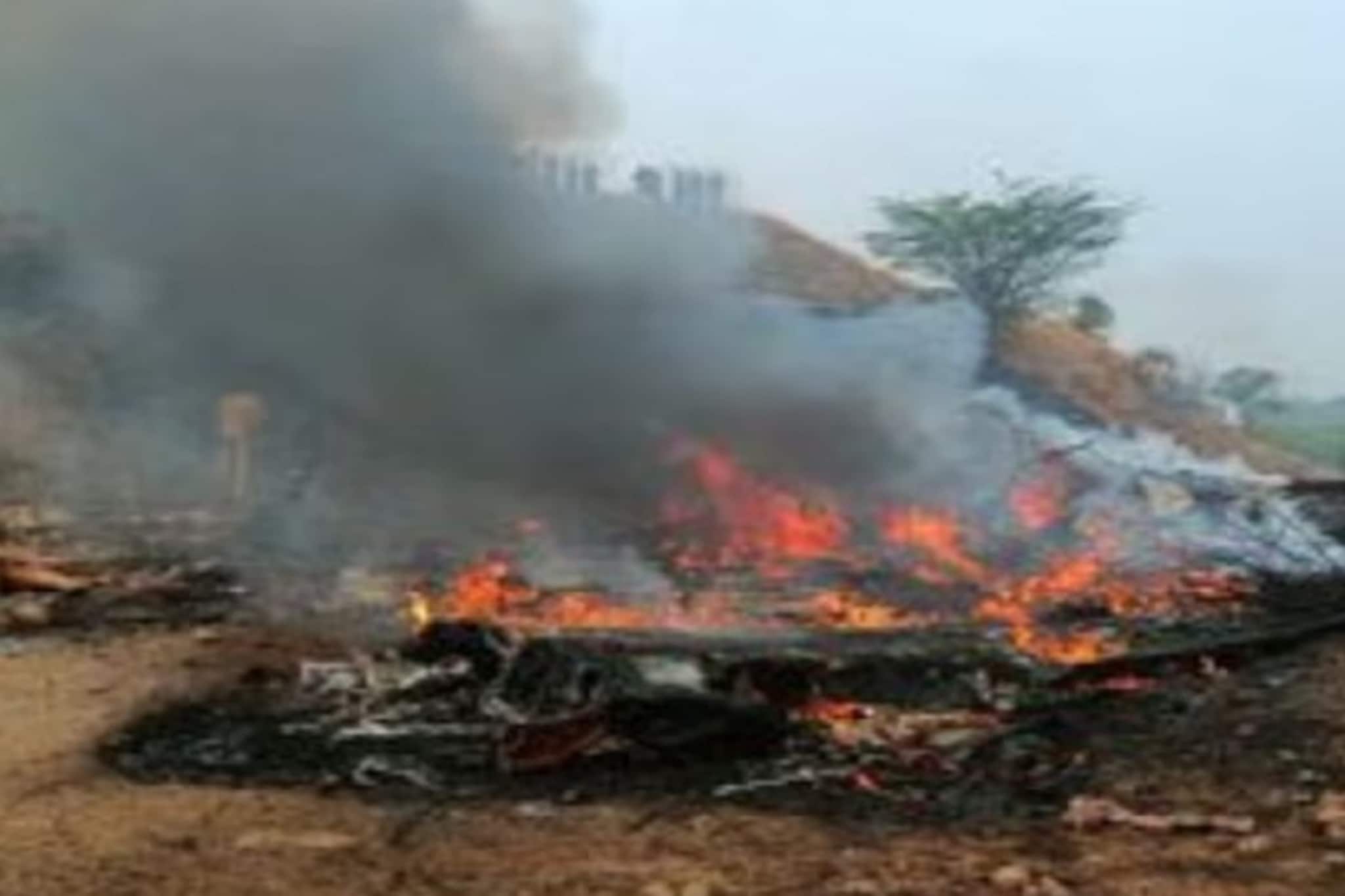 दोन शहरे, दोन दुर्घटना, पण वैमानिकांची 'ही' एक गोष्ट मात्र सारखीच दोन शहरे, दोन दुर्घटना, पण वैमानिकांची 'ही' एक गोष्ट मात्र सारखीच